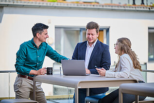 H4e Team Meeting H4easy Mitarbeiter bei einem Meeting