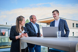 Mitarbeiter der H4easy bei einem Meeting