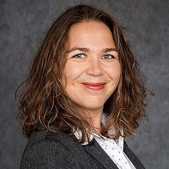 Führungskräfte bei der H4easy GmbH Nichts ist beständiger als der Wandel – H4easy GmbH beglückwünscht Sandra Zeis und Christopher Gaus zu ihren neuen Führungsrollen.